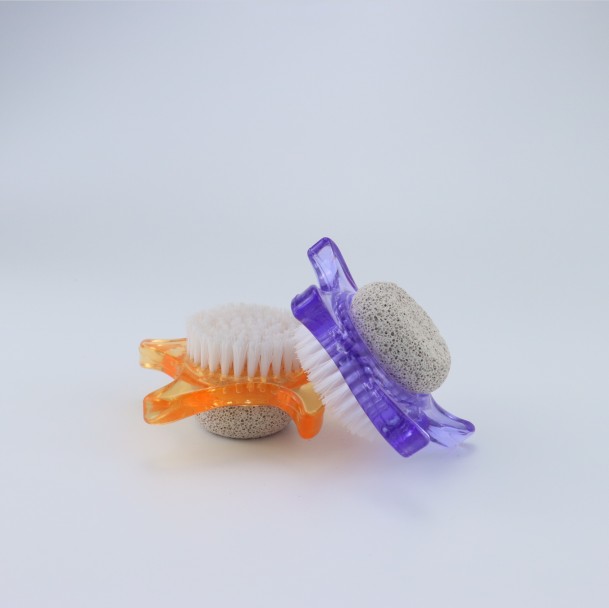 Quali sono gli usi principali dei pennelli di plastica?
